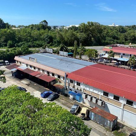 The Lanes Hotel Tutong Екстер'єр фото