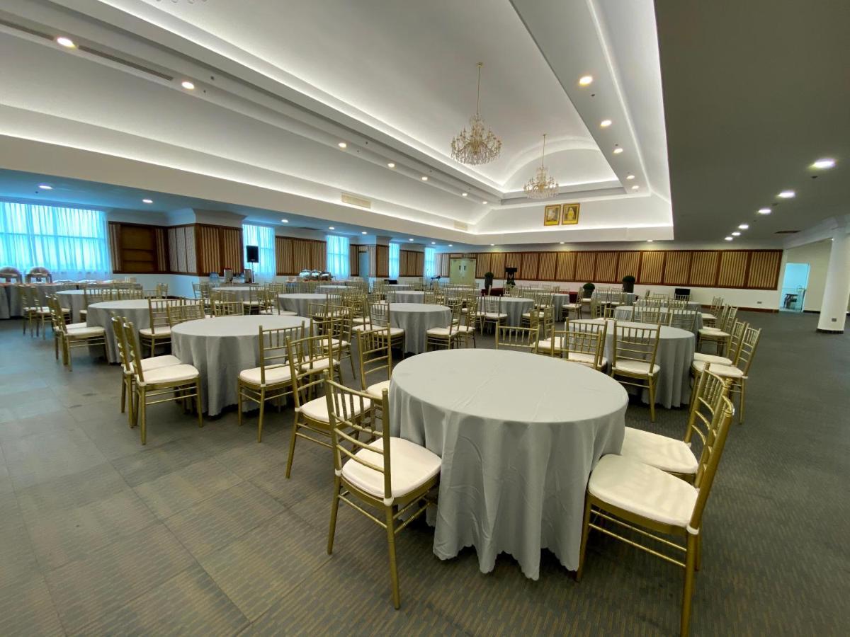 The Lanes Hotel Tutong Екстер'єр фото