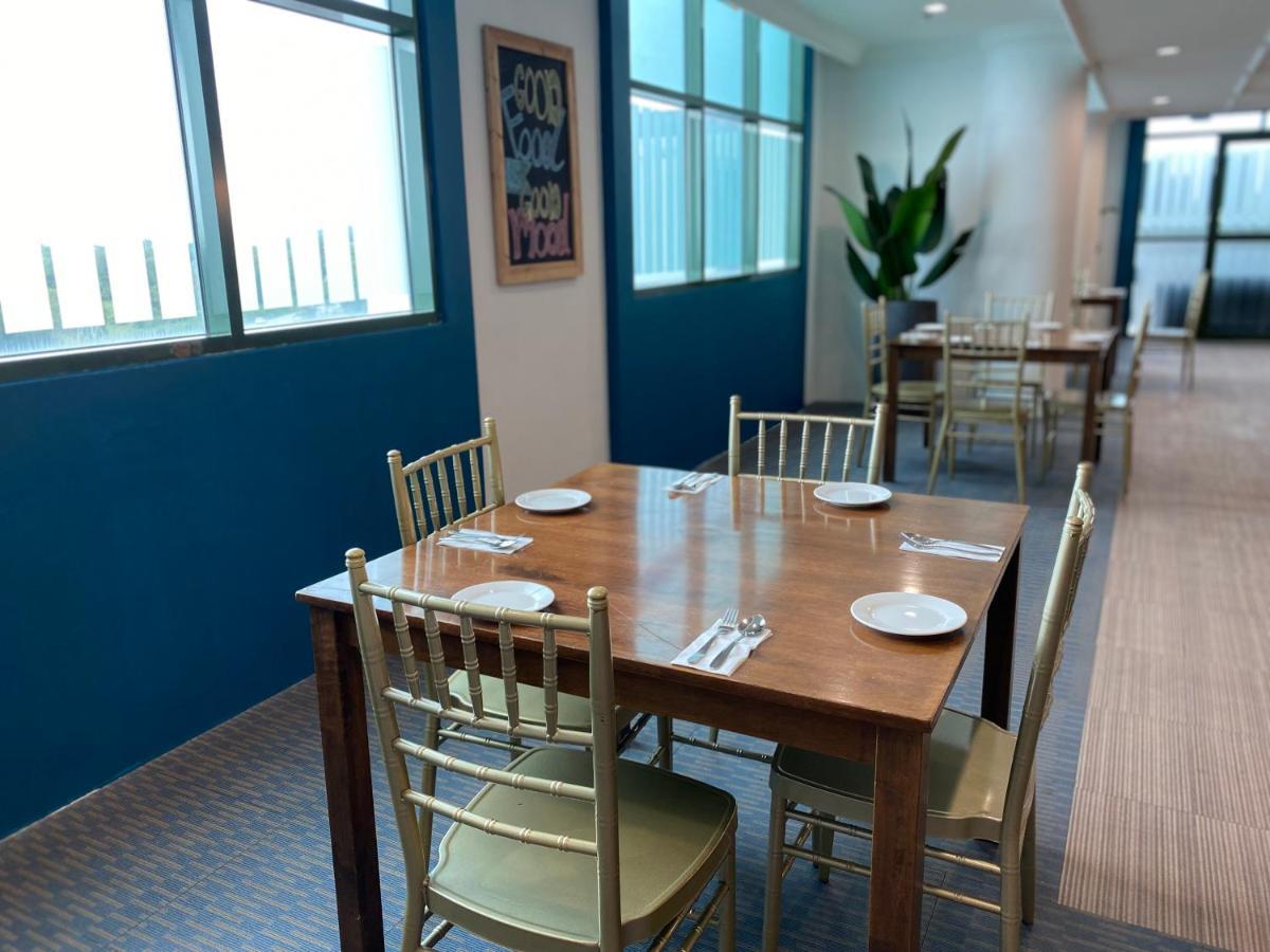 The Lanes Hotel Tutong Екстер'єр фото