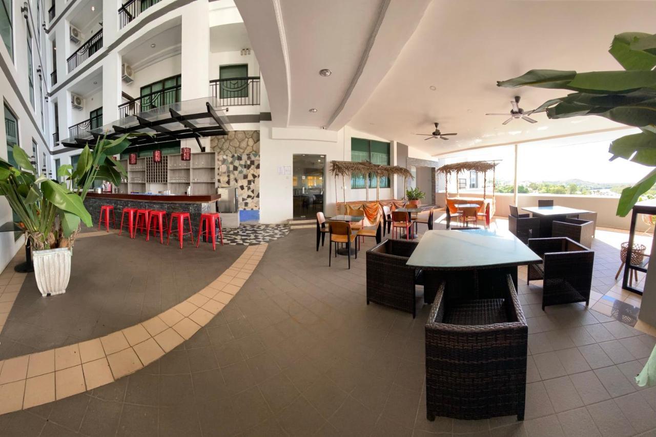 The Lanes Hotel Tutong Екстер'єр фото