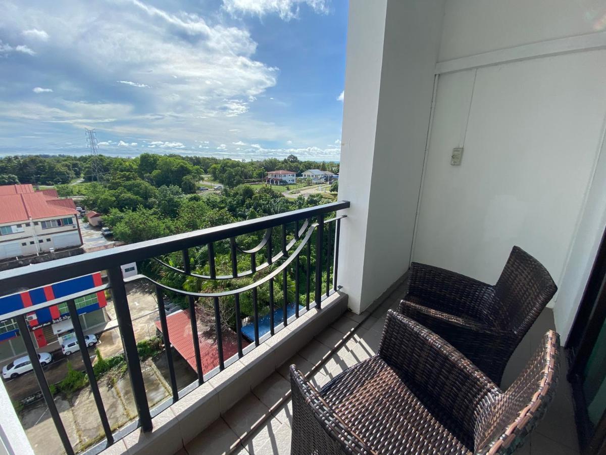 The Lanes Hotel Tutong Екстер'єр фото