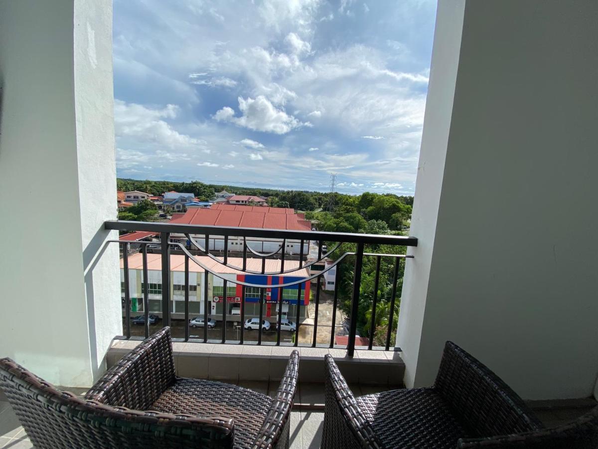 The Lanes Hotel Tutong Екстер'єр фото
