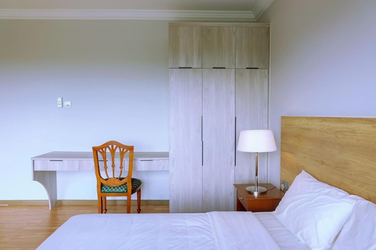 The Lanes Hotel Tutong Екстер'єр фото