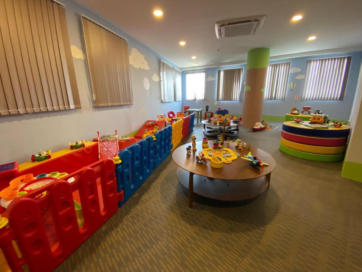 The Lanes Hotel Tutong Екстер'єр фото