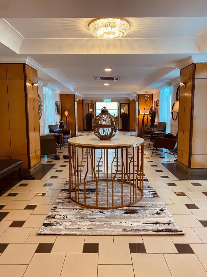 The Lanes Hotel Tutong Екстер'єр фото