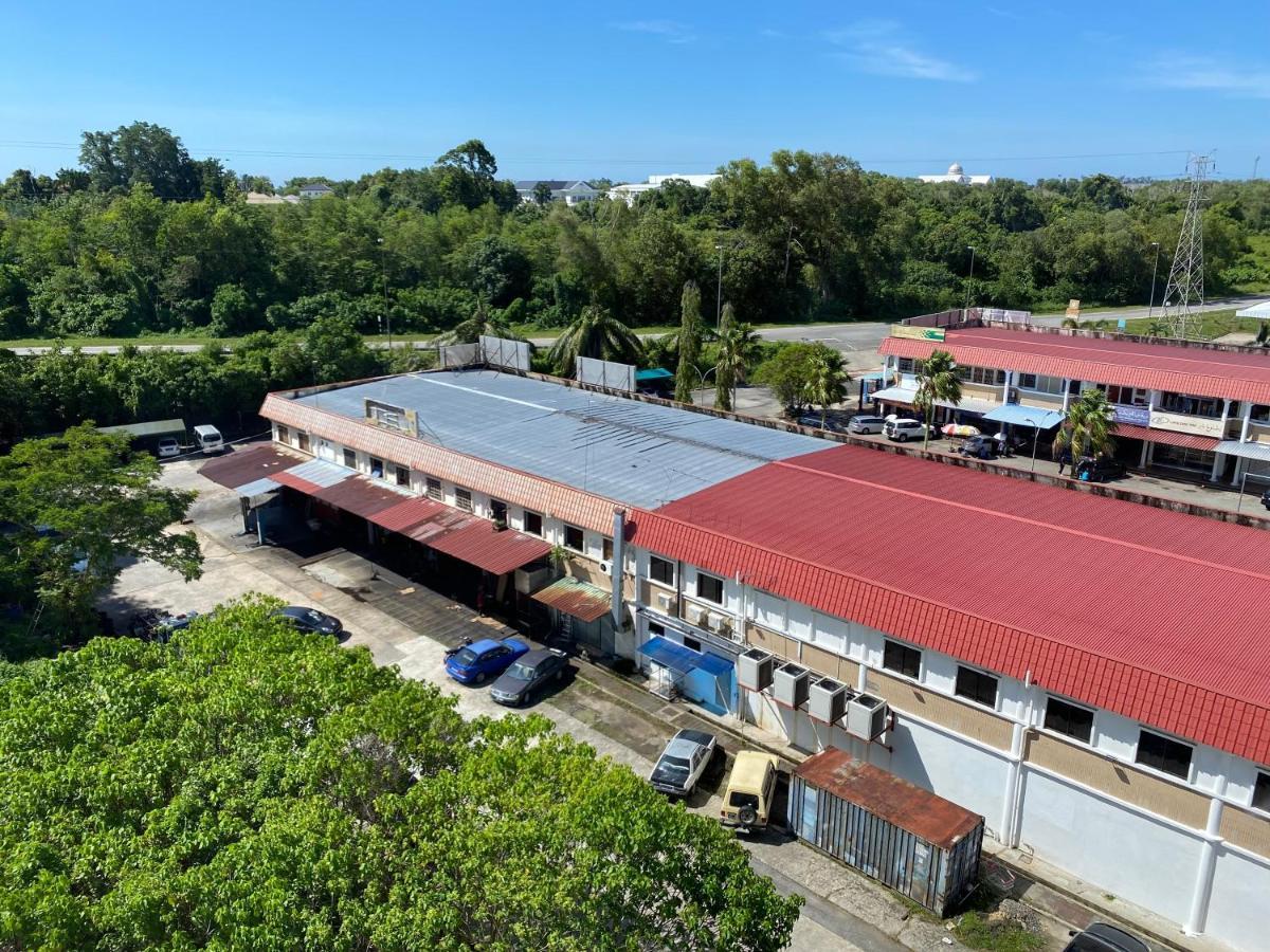 The Lanes Hotel Tutong Екстер'єр фото