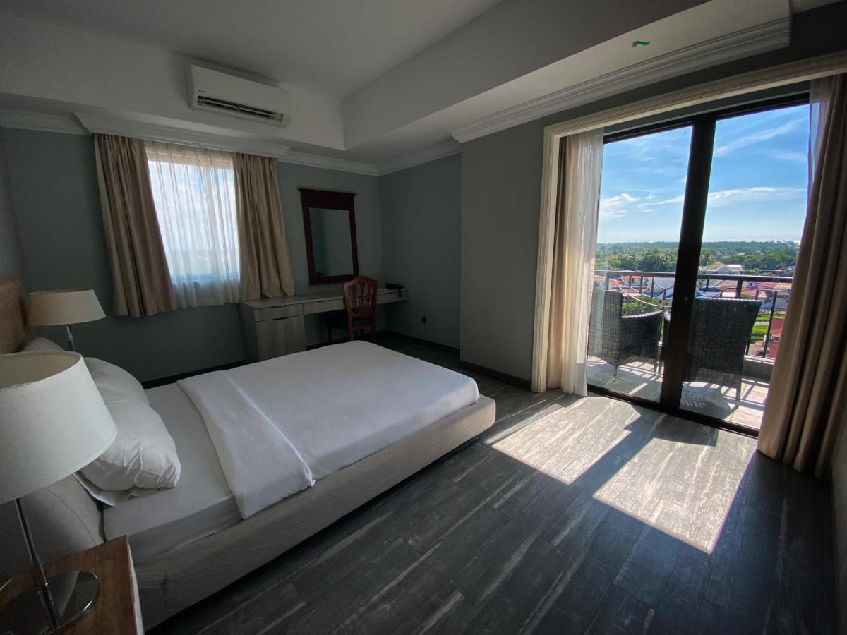 The Lanes Hotel Tutong Екстер'єр фото