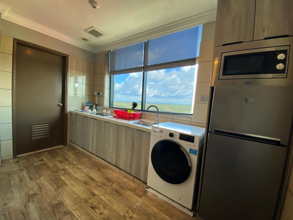 The Lanes Hotel Tutong Екстер'єр фото