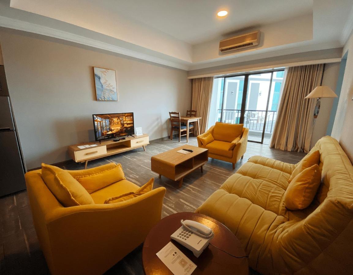 The Lanes Hotel Tutong Екстер'єр фото