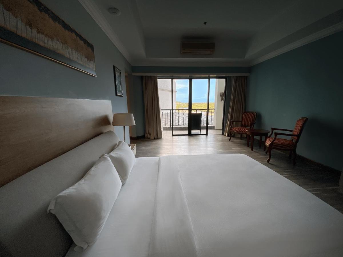 The Lanes Hotel Tutong Екстер'єр фото