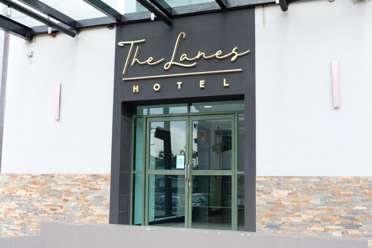 The Lanes Hotel Tutong Екстер'єр фото