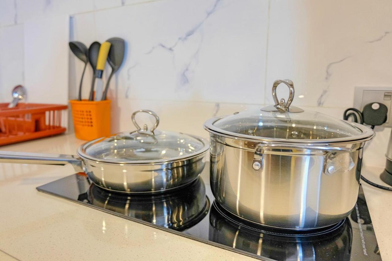 The Lanes Hotel Tutong Екстер'єр фото